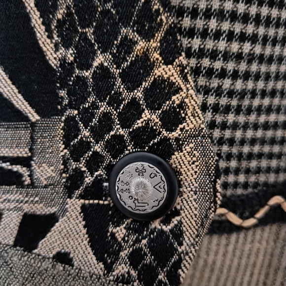 Unique Vest - Picture 4 of 8